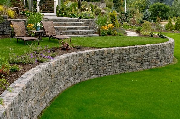Curved-Retaining-Wall